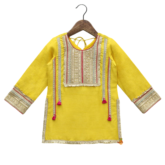 Delicate Grace: Kurti with Lace Detailing, Pant & Dupatta